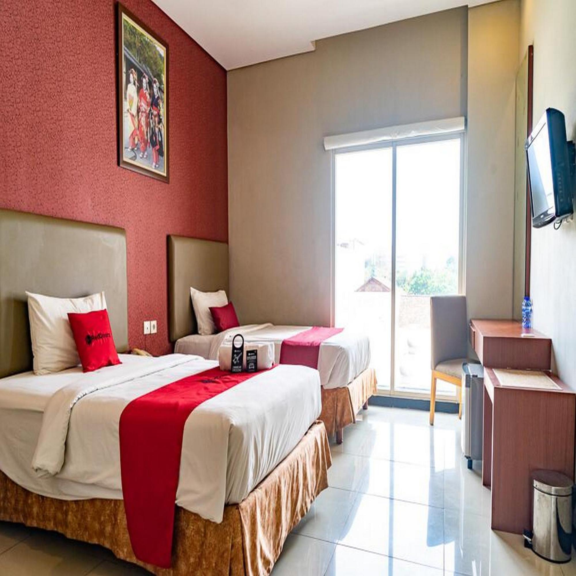 Reddoorz Plus At Blue Pacific Blok M Джакарта Экстерьер фото