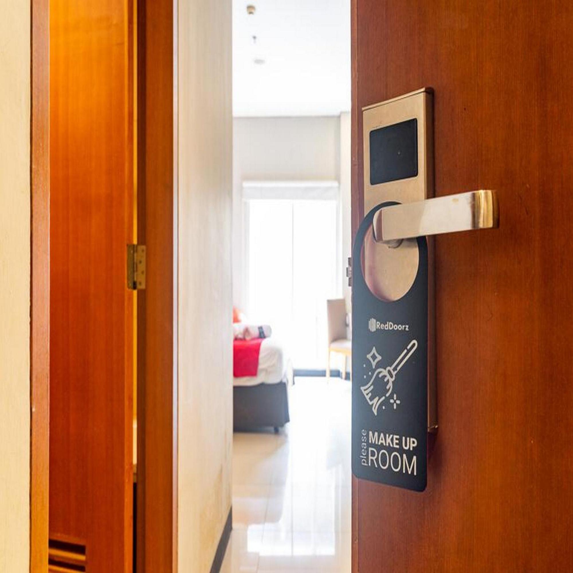 Reddoorz Plus At Blue Pacific Blok M Джакарта Экстерьер фото