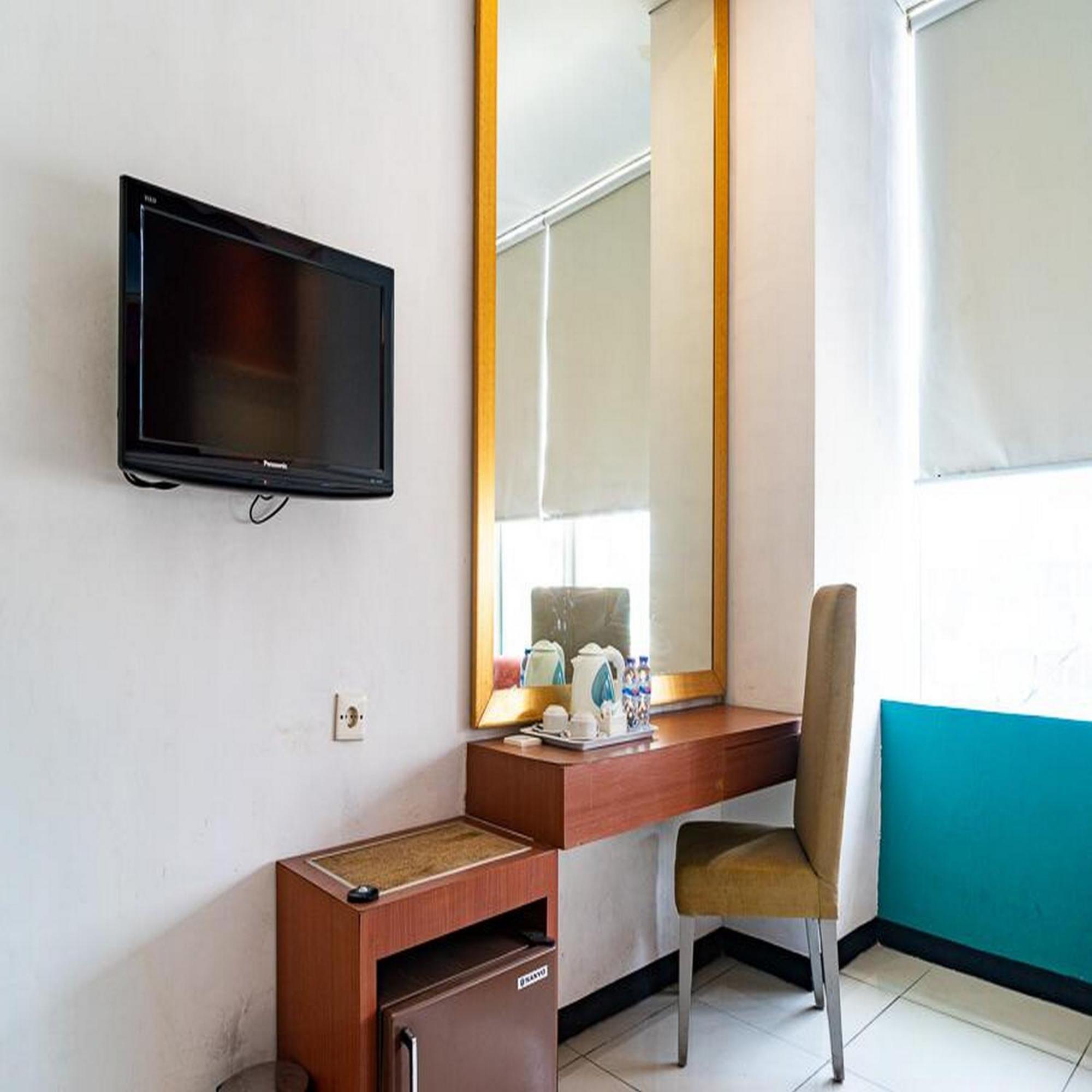 Reddoorz Plus At Blue Pacific Blok M Джакарта Экстерьер фото